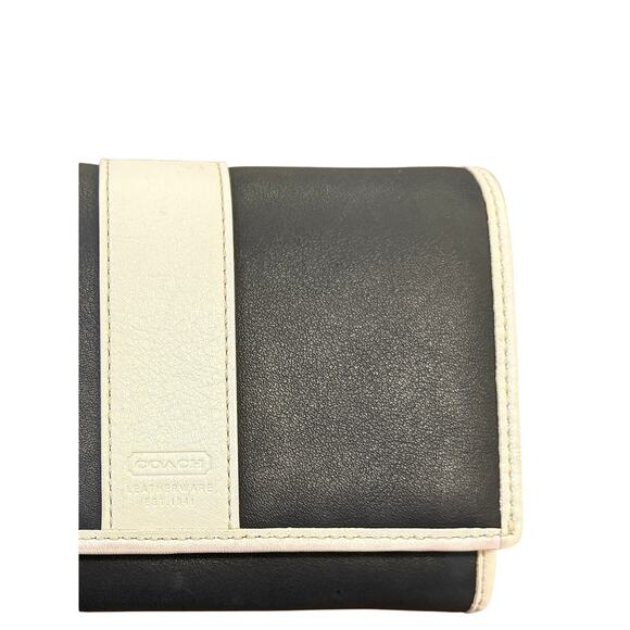 Coach Leatherware Navy & Ivory Smooth Leather Bifold Wallet Vintage 2000s - Picture 3 of 10